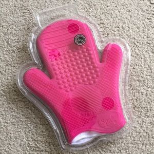 Sigma Beauty 2X Spa MakeUp Brush Cleaning Glove